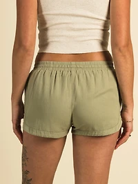HARLOW SCALLOPED ELASTIC SHORT - CLEARANCE