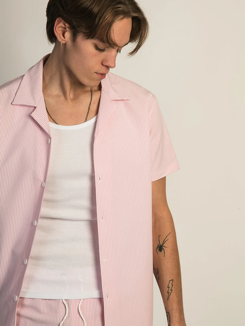 ISLAND HAZE SEERSUCKER SHORT SLEEVE WOVEN - LIGHT ROSE
