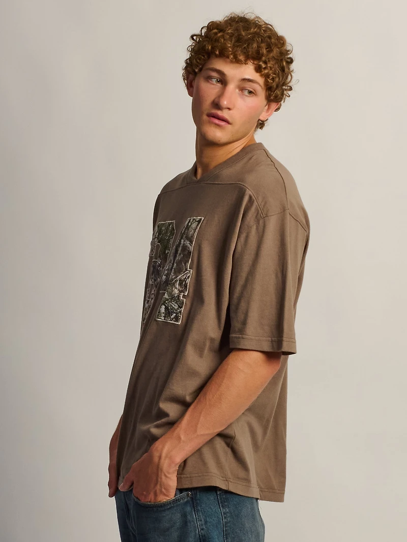 KOLBY LOOSE FIT FOOTBALL T-SHIRT