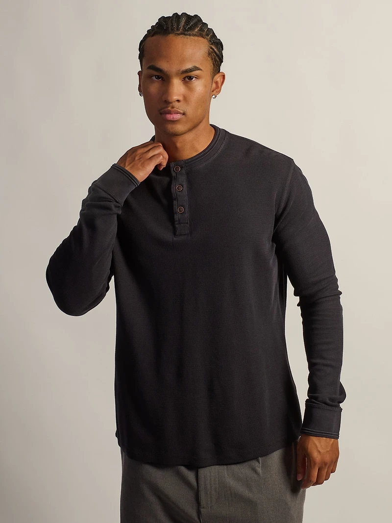 TEXTURED WAFFLE HENLEY - BLACK