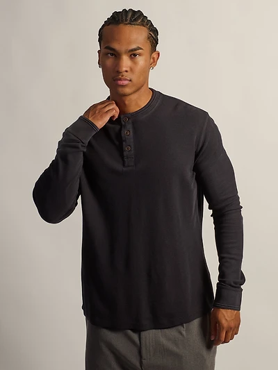TEXTURED WAFFLE HENLEY - BLACK