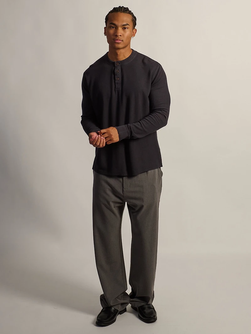 TEXTURED WAFFLE HENLEY - BLACK