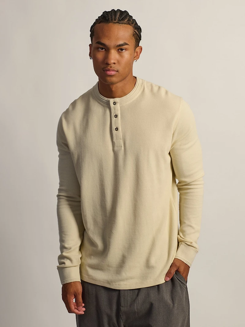 TEXTURED WAFFLE HENLEY - OFF-WHITE