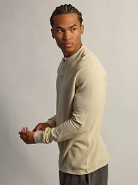 TEXTURED WAFFLE HENLEY - OFF-WHITE