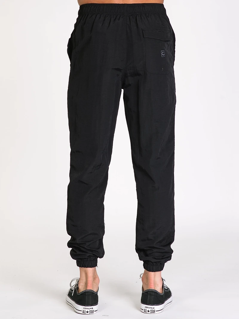 LIRA FULL COURT NYLON JOGGER