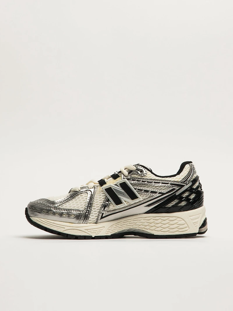 WOMENS NEW BALANCE 1906 - SILVER/BLACK