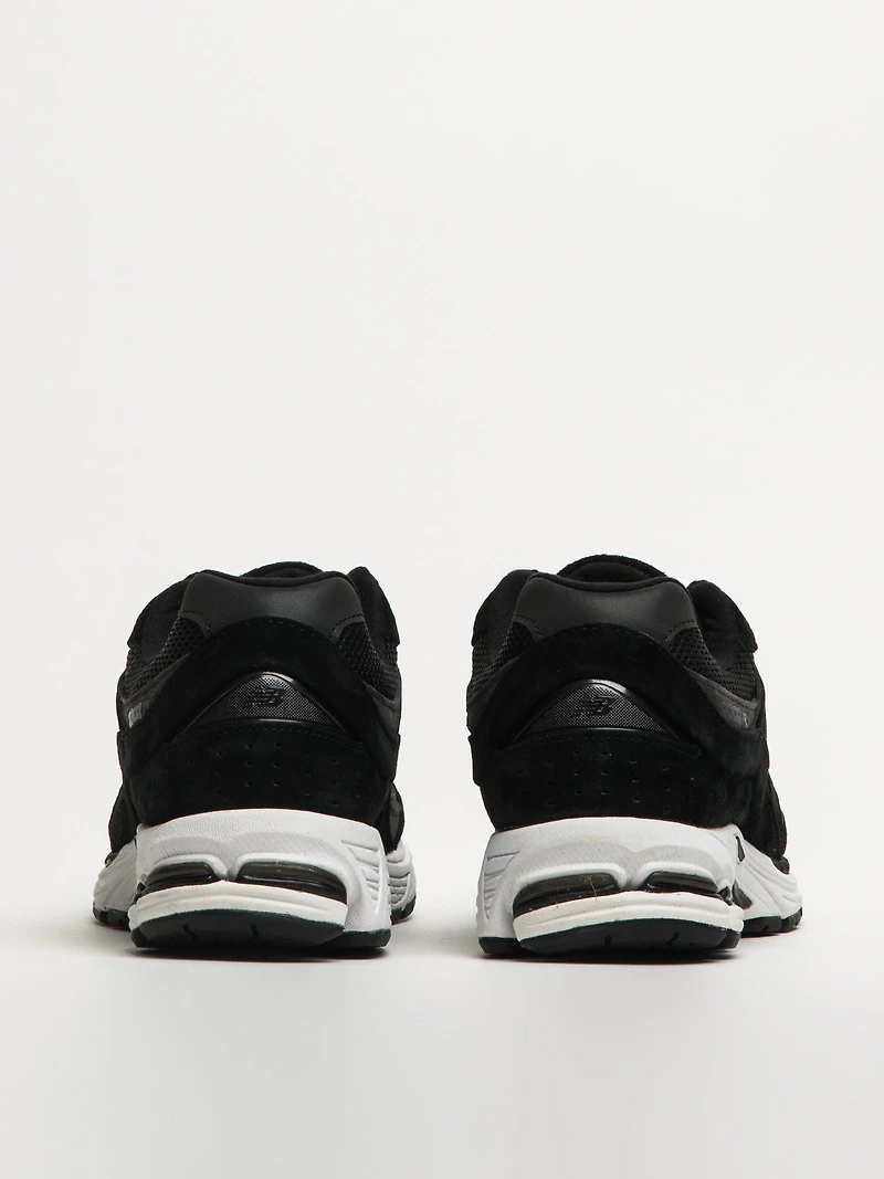 MENS NEW BALANCE 2002 SNEAKER - BLACK