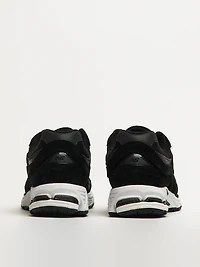 MENS NEW BALANCE 2002 SNEAKER - BLACK
