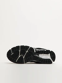 MENS NEW BALANCE 2002 SNEAKER - BLACK