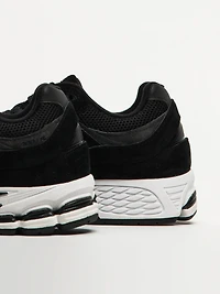 MENS NEW BALANCE 2002 SNEAKER - BLACK
