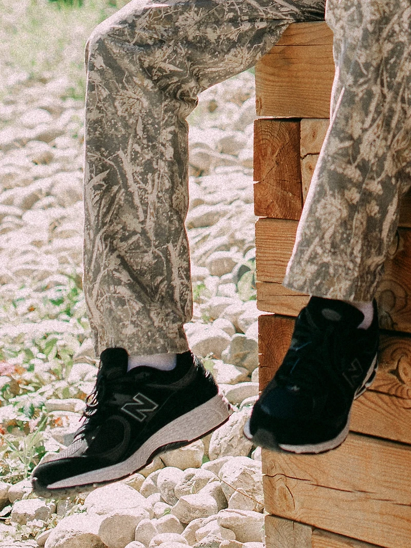 MENS NEW BALANCE 2002 SNEAKER - BLACK