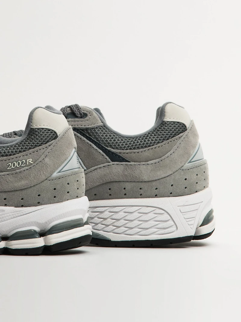 MENS NEW BALANCE 2002 SNEAKER - STEEL GREY