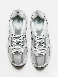 WOMENS NEW BALANCE THE 530 SNEAKER