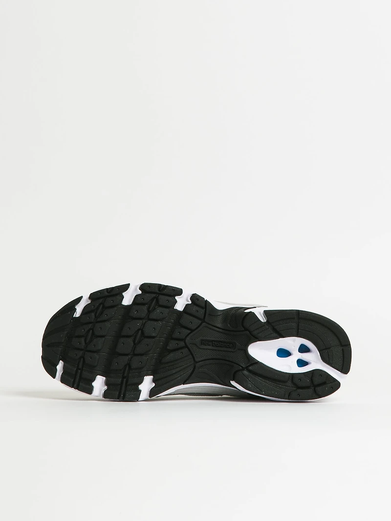 WOMENS NEW BALANCE THE 530 SNEAKER
