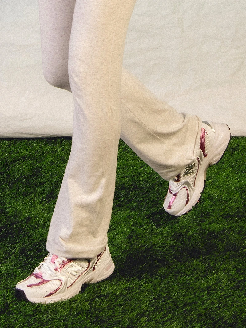 NEW BALANCE 530 POUR FEMME – BLANC/ROSE