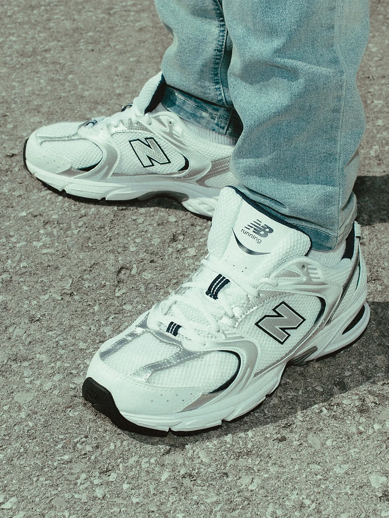 MENS NEW BALANCE THE 530 SNEAKER - WHITE/INDIGO
