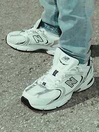 MENS NEW BALANCE THE 530 SNEAKER - WHITE/INDIGO