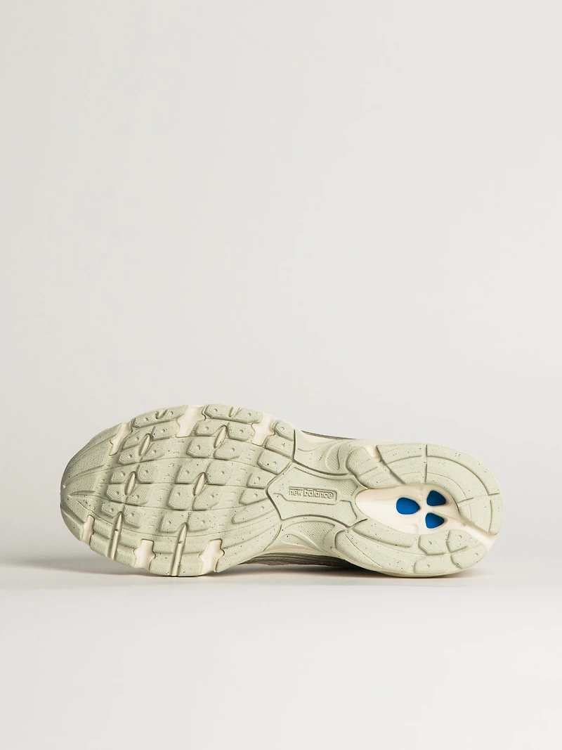 WOMENS NEW BALANCE THE 530 SNEAKER - GOLD