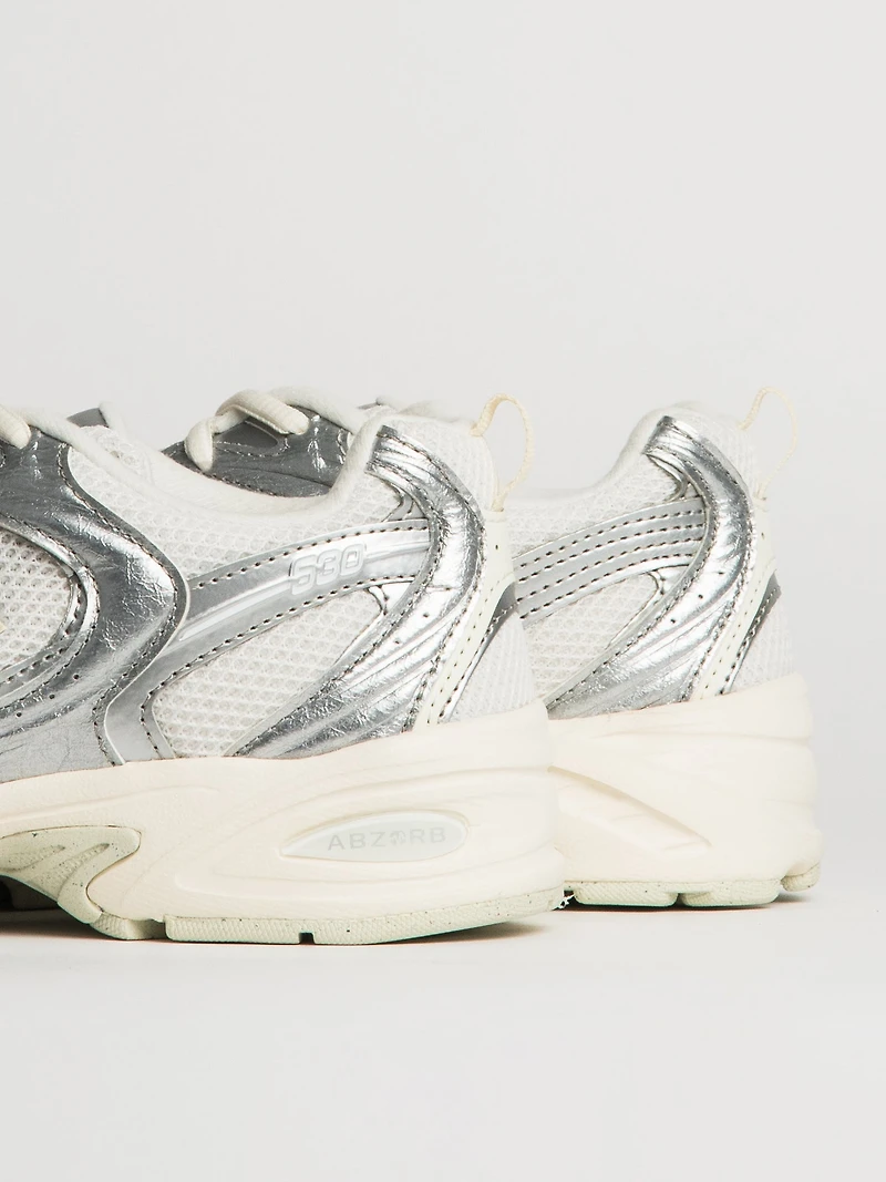 WOMENS NEW BALANCE THE 530 SNEAKER