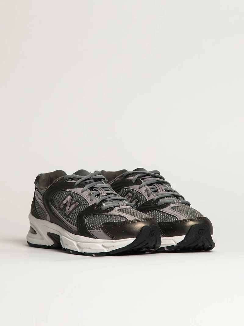 WOMENS NEW BALANCE THE 530 SNEAKER - METALLIC BLACK