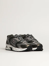 WOMENS NEW BALANCE THE 530 SNEAKER - METALLIC BLACK