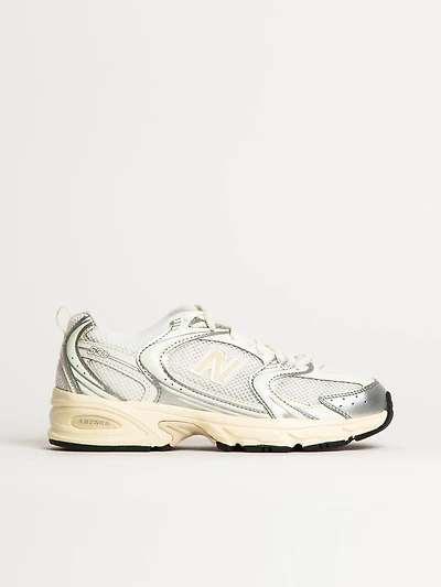 WOMENS NEW BALANCE THE 530 SNEAKER - SILVER METALLIC LINEN
