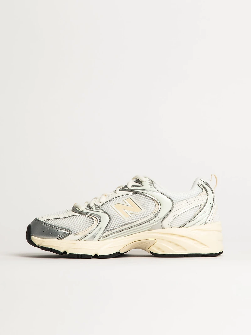 WOMENS NEW BALANCE THE 530 SNEAKER - SILVER METALLIC LINEN