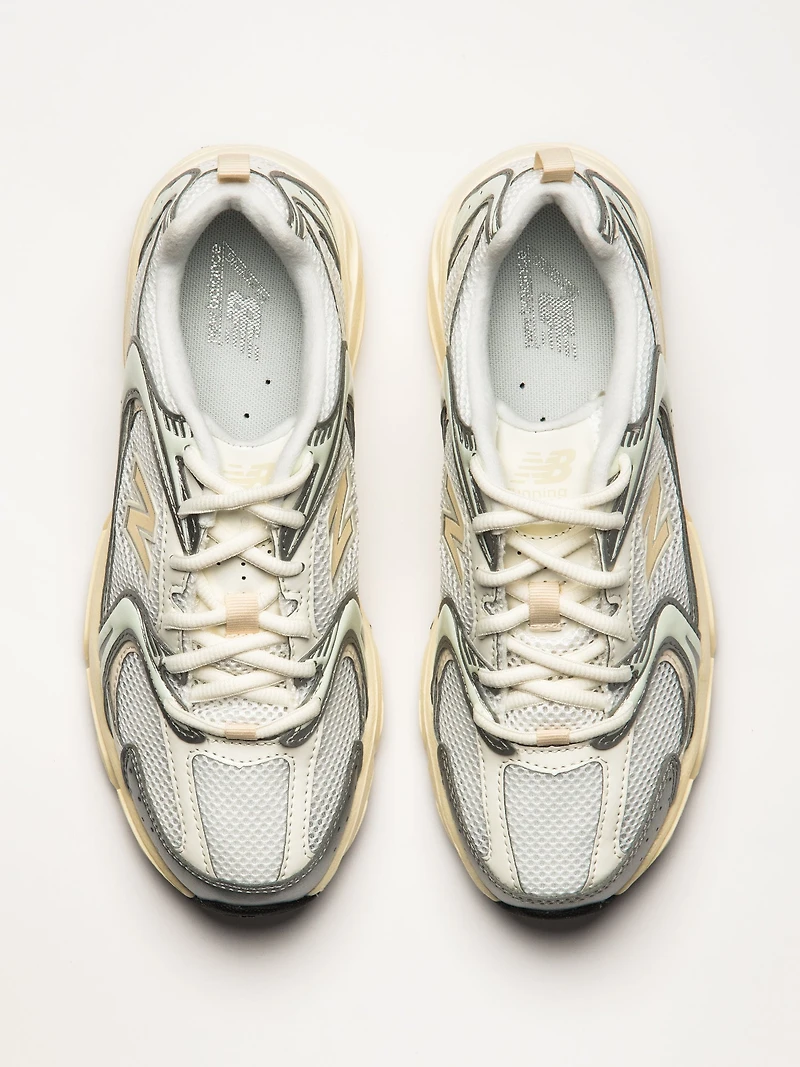 WOMENS NEW BALANCE THE 530 SNEAKER - SILVER METALLIC LINEN