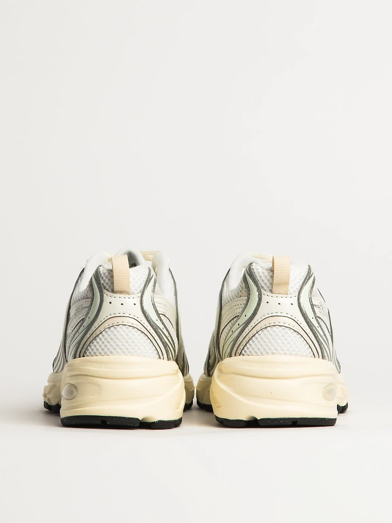 WOMENS NEW BALANCE THE 530 SNEAKER - SILVER METALLIC LINEN
