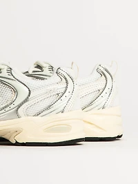 WOMENS NEW BALANCE THE 530 SNEAKER - SILVER METALLIC LINEN