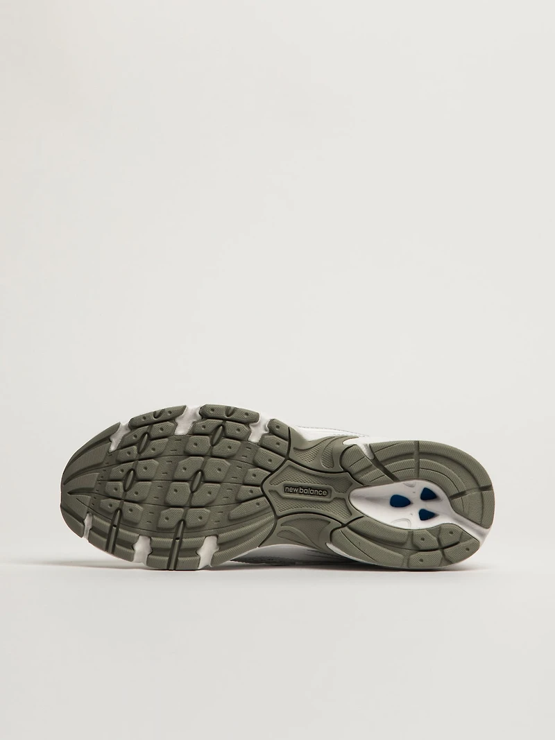 WOMENS NEW BALANCE THE 740 - WHITE METALLIC