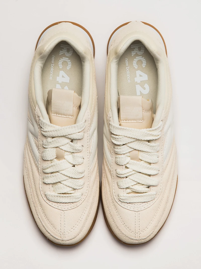 WOMENS NEW BALANCE THE RC42 SNEAKER - LINEN