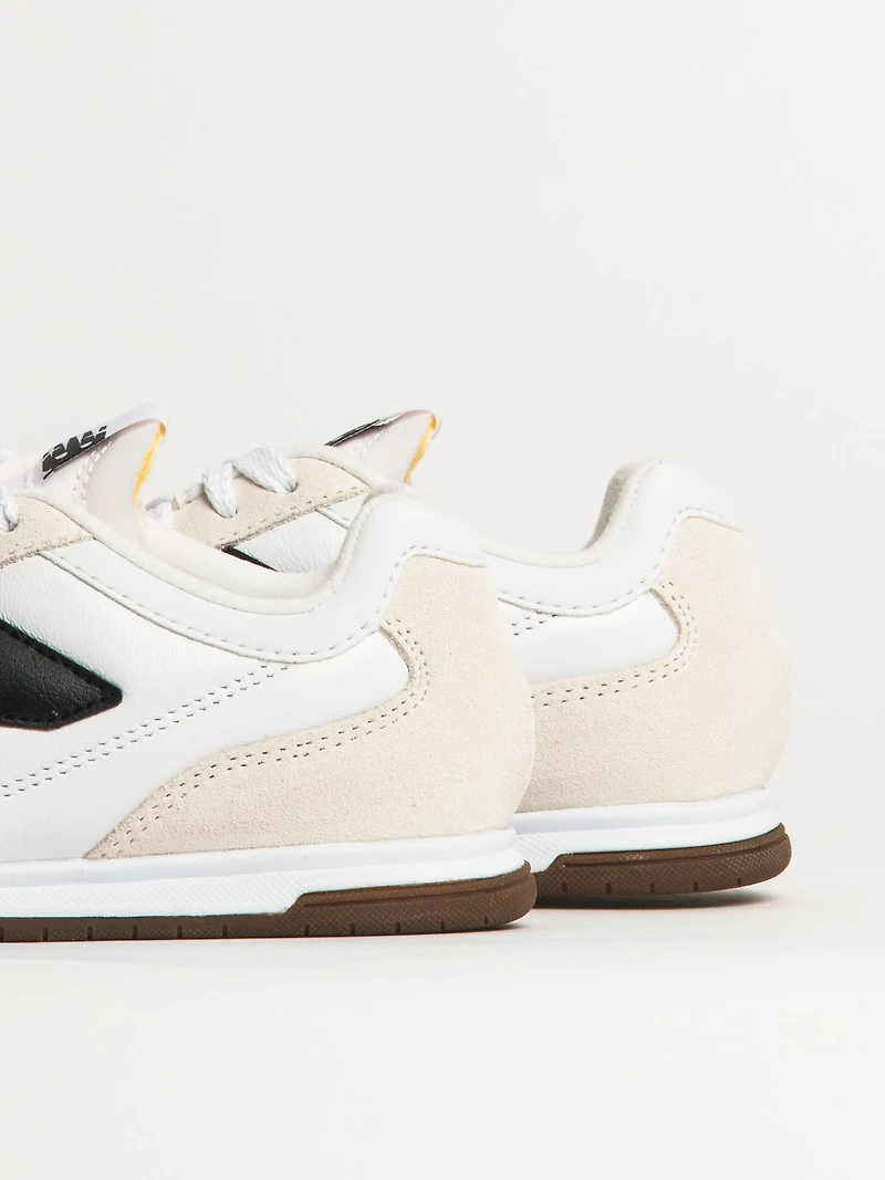 BASKETS NEW BALANCE THE RC42 POUR FEMMES - BLANC/NOIR