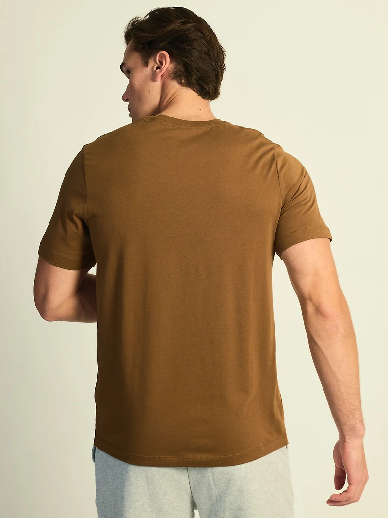 T-SHIRT NIKE SPORTSWEAR CLUB - MARRON