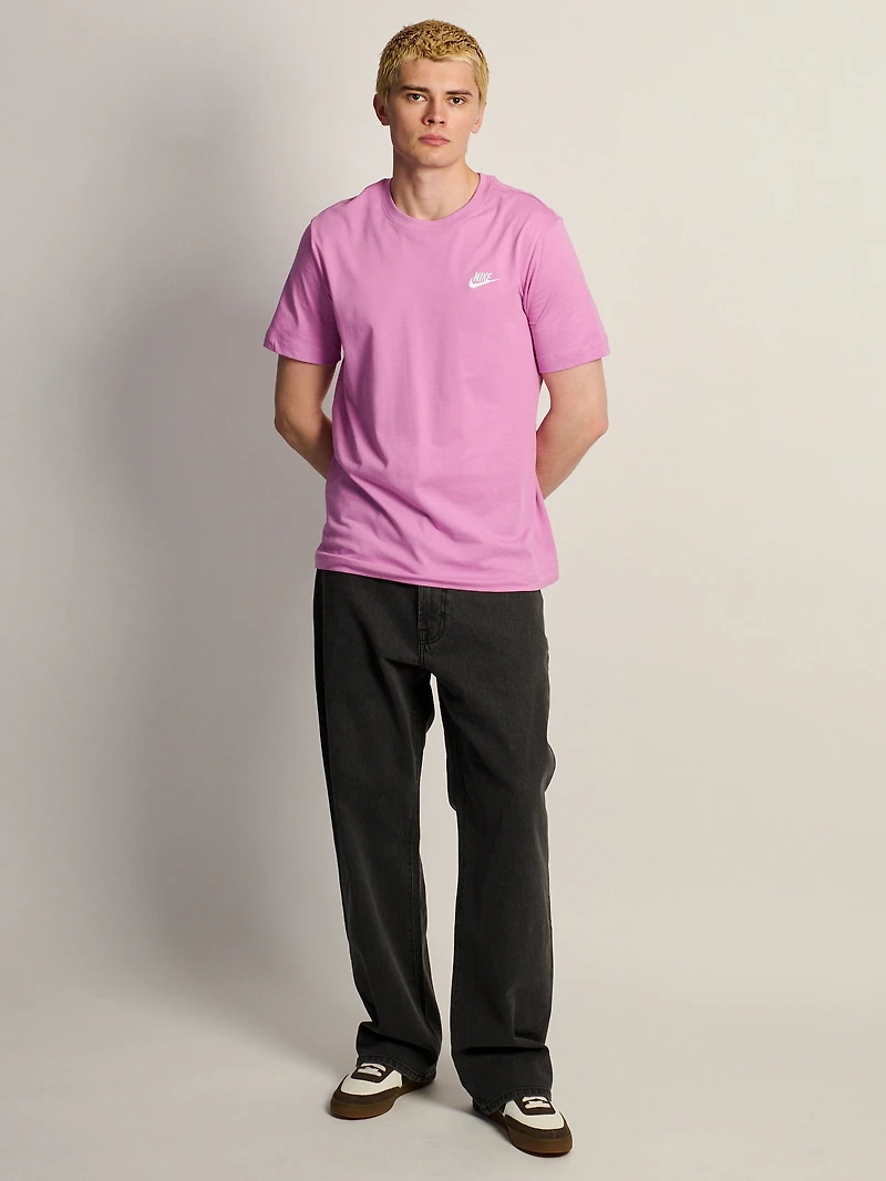 NIKE SPORTSWEAR CLUB T-SHIRT- MAGENTA