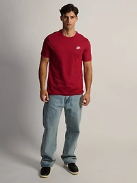 T-SHIRT NIKE SPORTSWEAR CLUB - CRIMSON