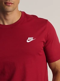 NIKE SPORTSWEAR CLUB T-SHIRT - CRIMSON