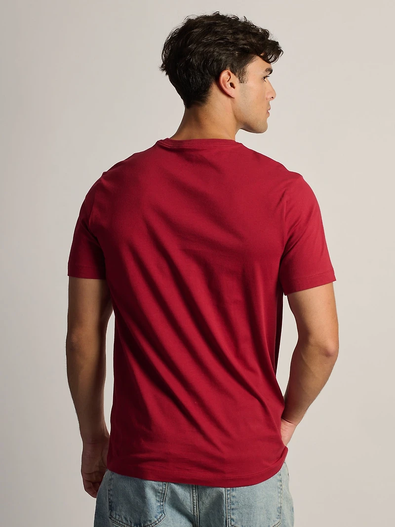 NIKE SPORTSWEAR CLUB T-SHIRT - CRIMSON