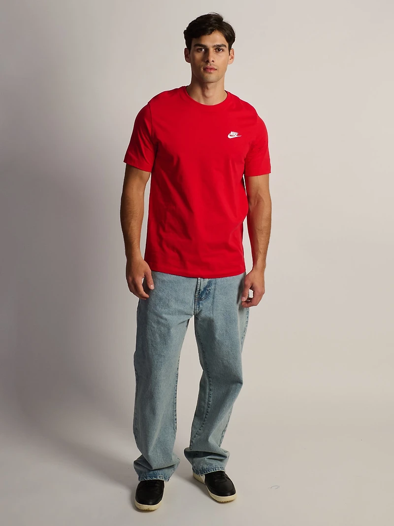 NIKE SPORTSWEAR CLUB T-SHIRT - RED