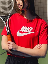 NIKE SPORTSWEAR CLUB CROP T-SHIRT