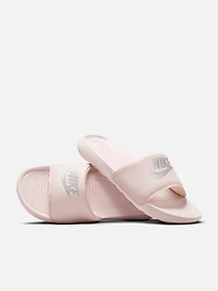 WOMENS NIKE VICTORI ONE SLIDES - BARELY ROSE/METALIC SILVER