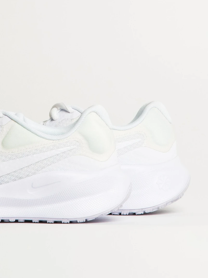 WOMENS NIKE REVOLUTION 7 RUNNING SHOE - WHITE