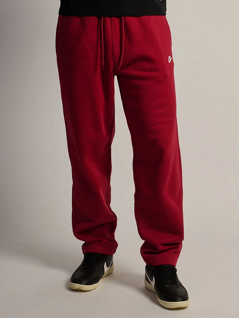NIKE CLUB OPEN HEM PANT - CRIMSON