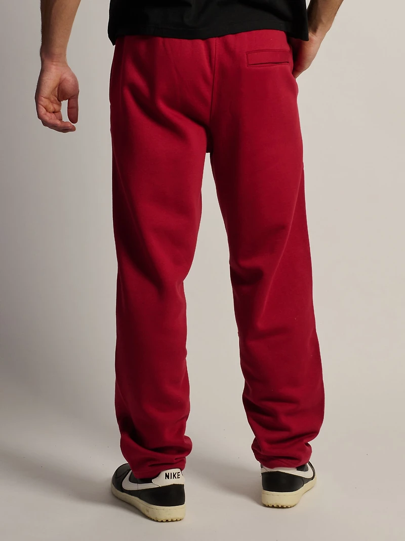 NIKE CLUB OPEN HEM PANT - CRIMSON