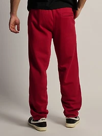 NIKE CLUB OPEN HEM PANT - CRIMSON