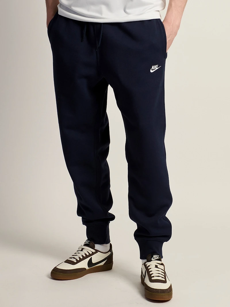 NIKE CLUB JOGGERS - OBSIDIAN