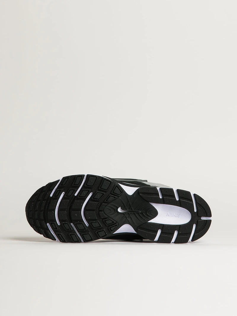 MENS NIKE V5 RNR SNEAKER - BLACK