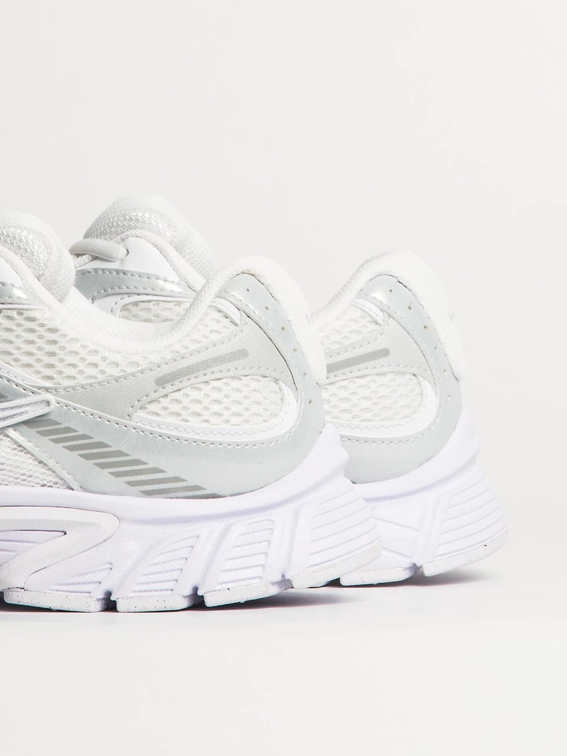 MENS NIKE V5 RNR SNEAKER