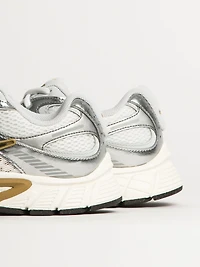 HOMMES NIKE V5 RNR SNEAKER - WHITE/ASH
