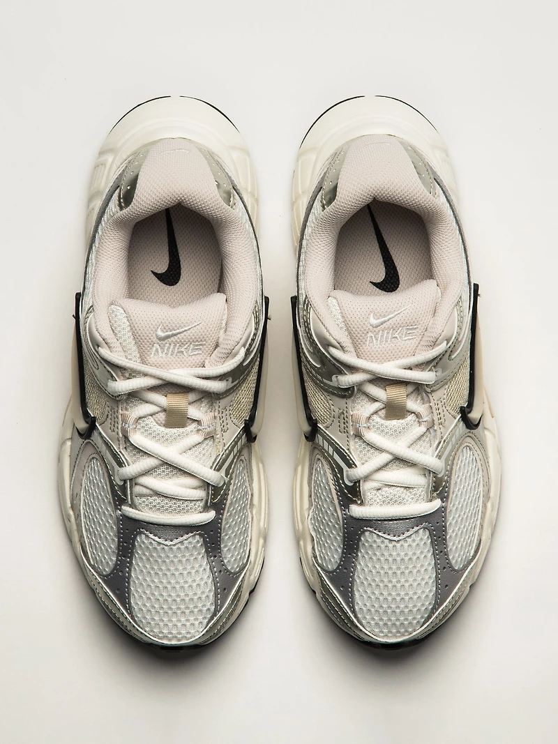 WOMENS NIKE V5 RNR SNEAKER - SUMMIT WHITE